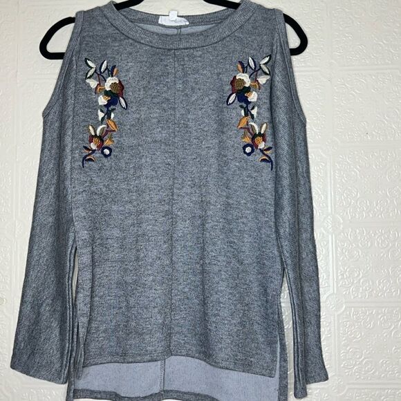THML Antropologie Gray Embroidered  Pullover Sweater open shoulder Long sleeve - Picture 1 of 7